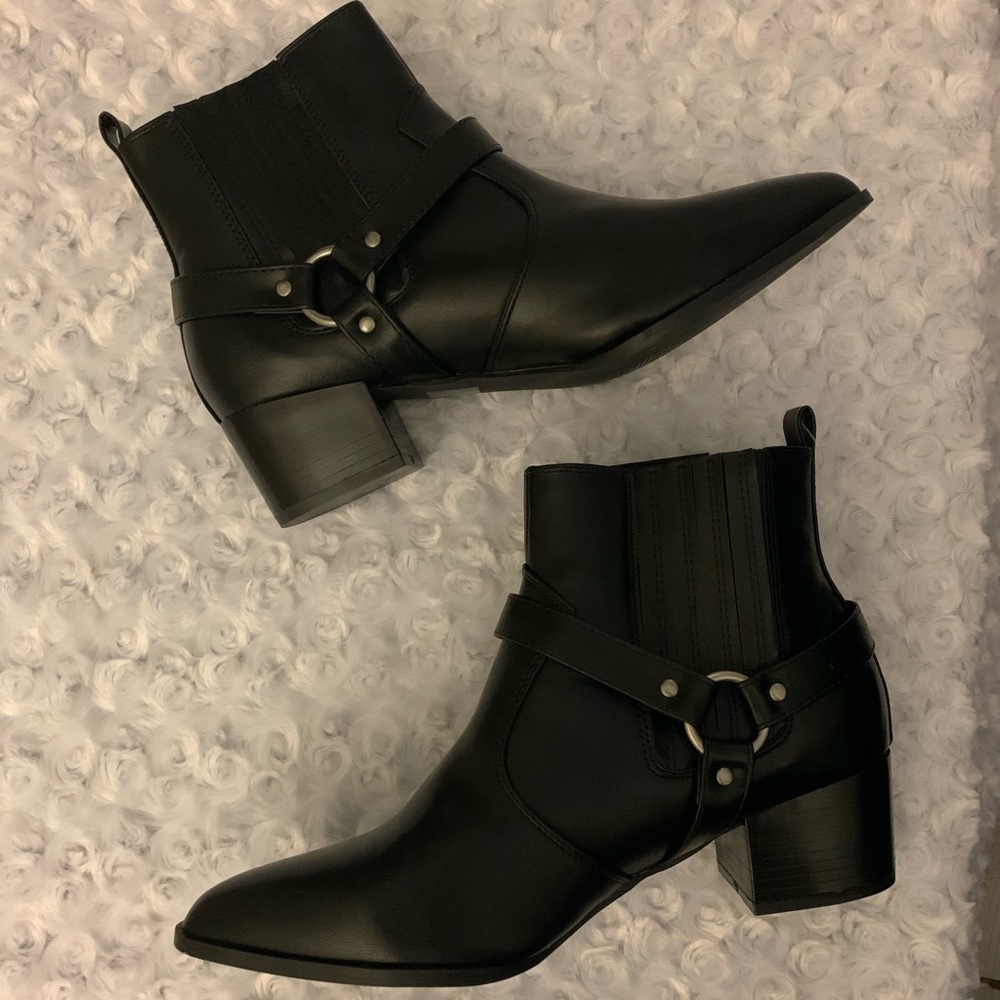 HALSTON POINTED BOOTIES